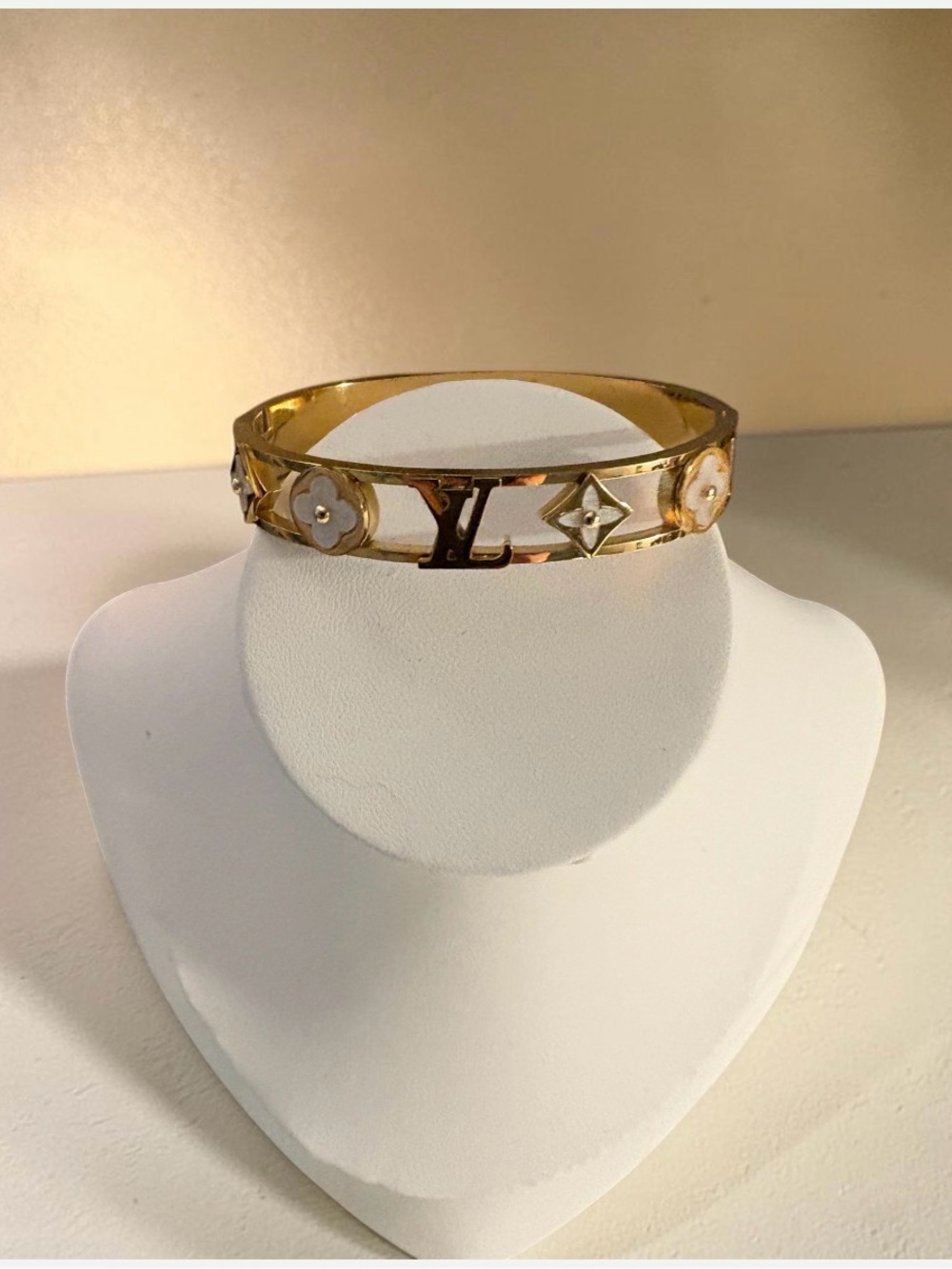 New Gold-Tone Logo Flower Cutout Bangle Bracelet in White Enamel Stainless Steel